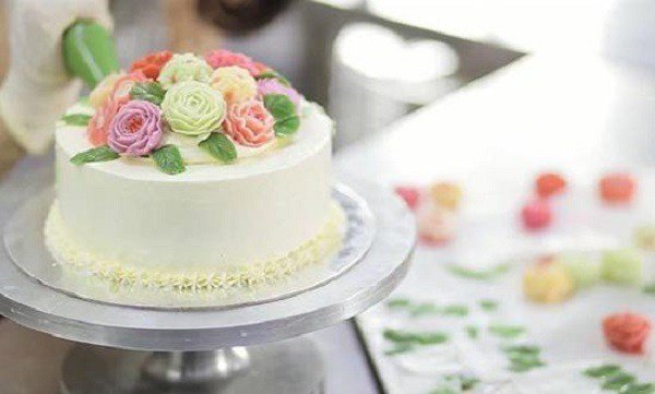 Bánh sinh nhật sau khi được trang trí đẹp mắt