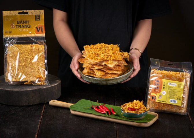 Bánh tráng nướng Đà Lạt giòn tan với trứng và hành lá