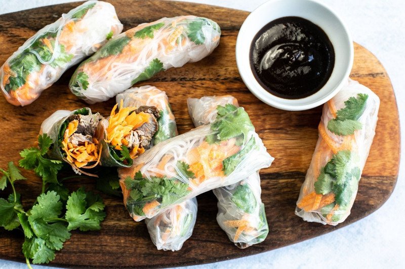 Bánh tráng phơi sương ăn kèm nhiều gia vị có thể dẫn đến tăng cân