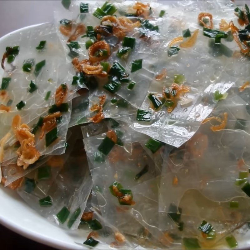 Bánh tráng trộn mỡ hành ăn vặt siêu ngon dễ làm tại nhà