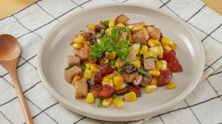 Bắp xào trong đĩa thơm ngon