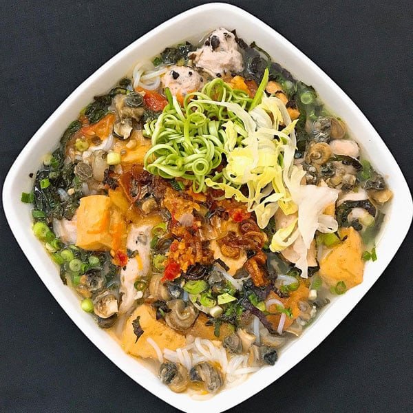 Bát bún ốc đã hoàn thành, sẵn sàng thưởng thức