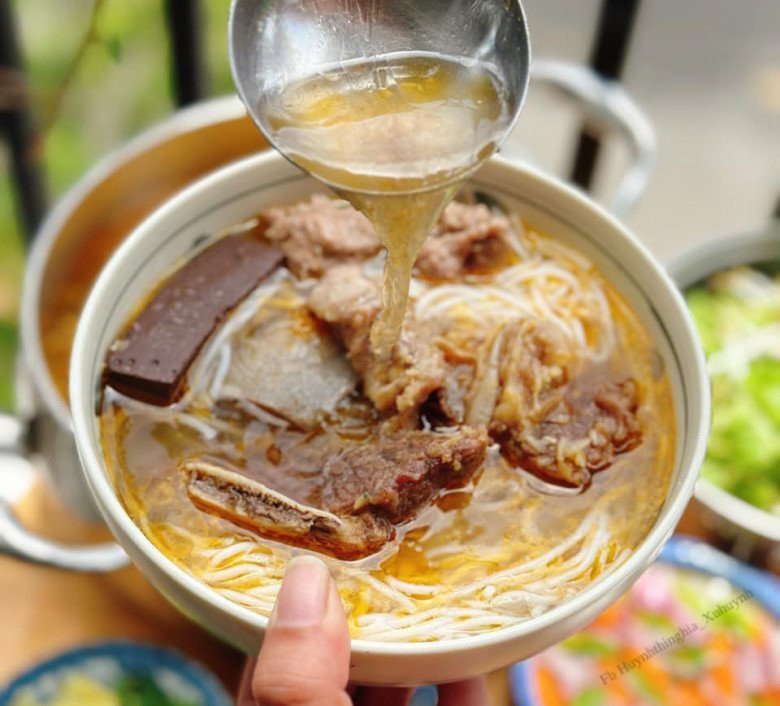 Bát bún sườn bò thơm ngon hấp dẫn