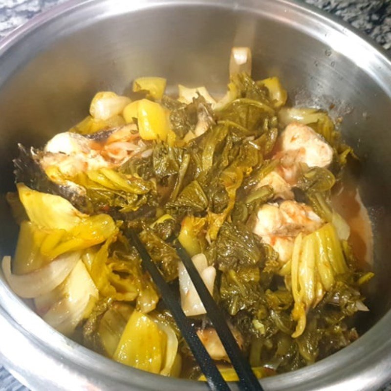 Bát cá om dưa chua thơm lừng, sẵn sàng cho bữa cơm gia đình ấm cúng