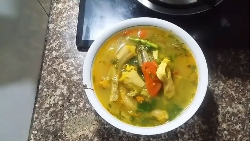 Bát canh chua cá khoai thơm ngon, đậm đà với rau thì là