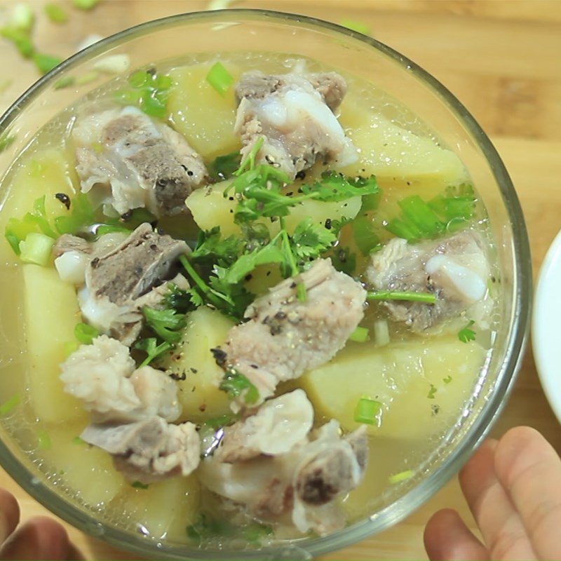 Bát canh khoai tây thịt băm thơm ngon