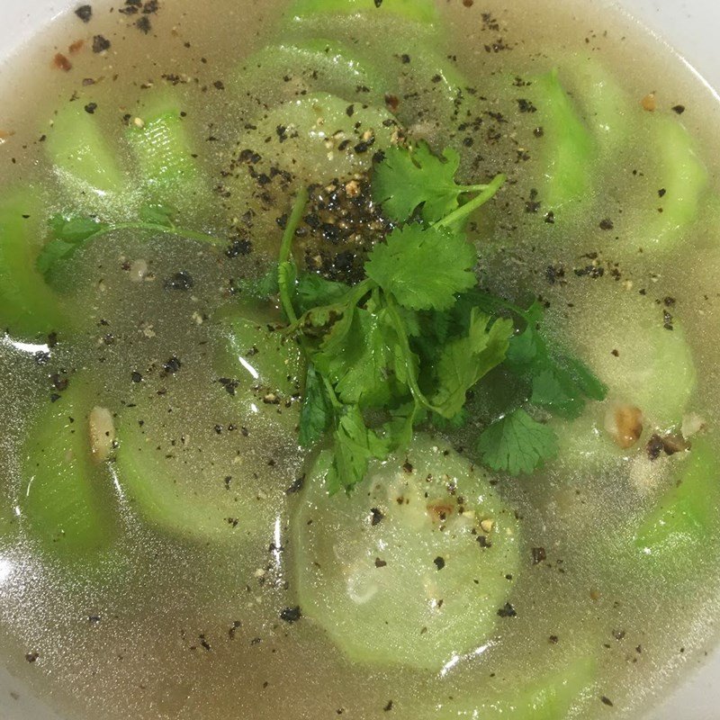 bát canh mướp lạc nóng hổi ăn kèm cơm