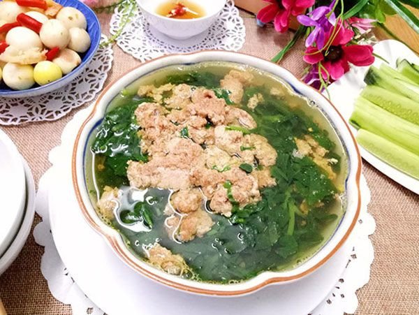 Bát canh rau mồng tơi nấu cua đồng béo ngậy, thanh mát, là lựa chọn tuyệt vời cho bữa ăn gia đình