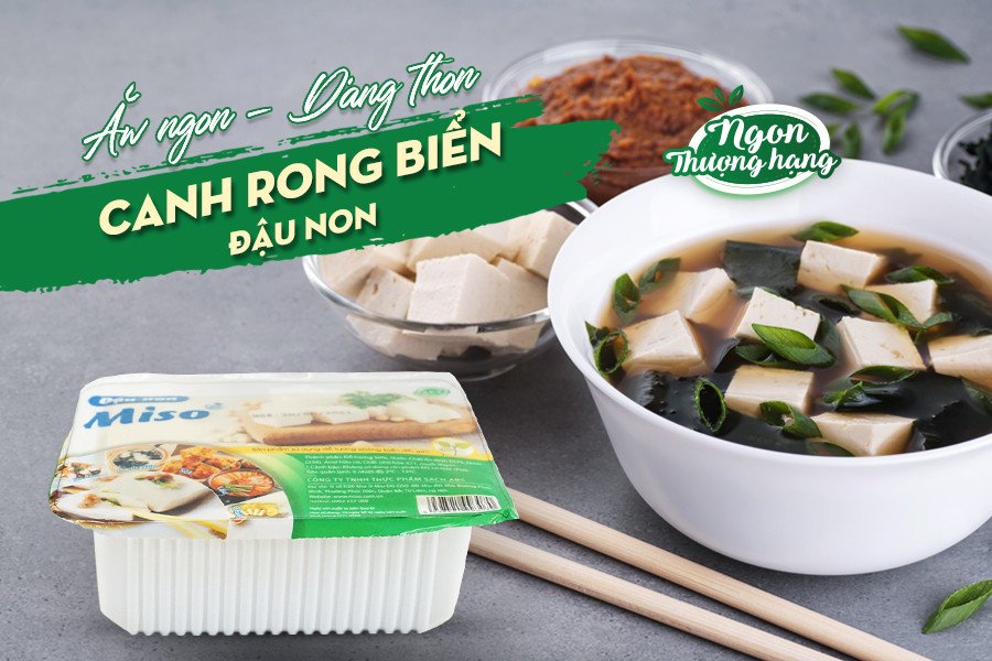 Bát canh rong biển đậu phụ nóng hổi sẵn sàng thưởng thức