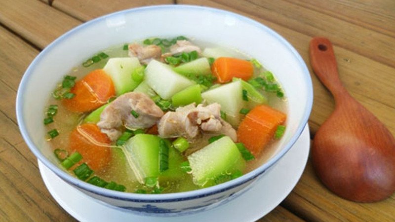 Bát canh su su giải nhiệt, góp phần vào thực đơn su su luộc giảm cân