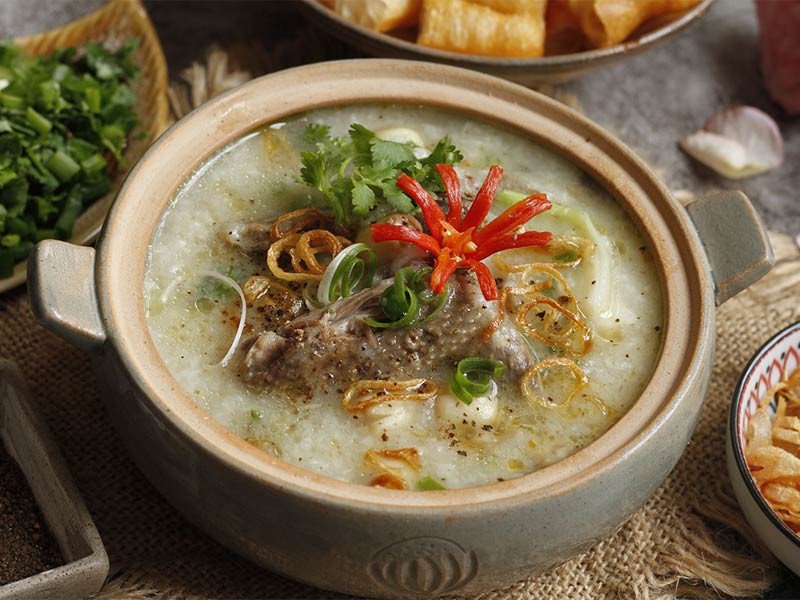 Bát cháo chim bồ câu đậu xanh thơm ngon chuẩn bị cho bà bầu