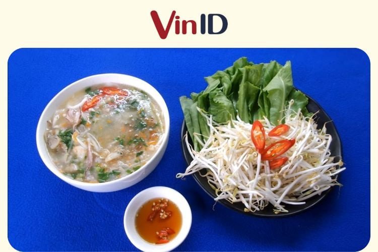 Bát cháo hải sản thập cẩm nóng hổi đầy đủ topping