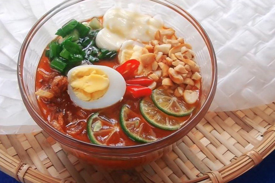 Bát nước chấm bánh tráng muối tôm me hấp dẫn sau khi hoàn thành