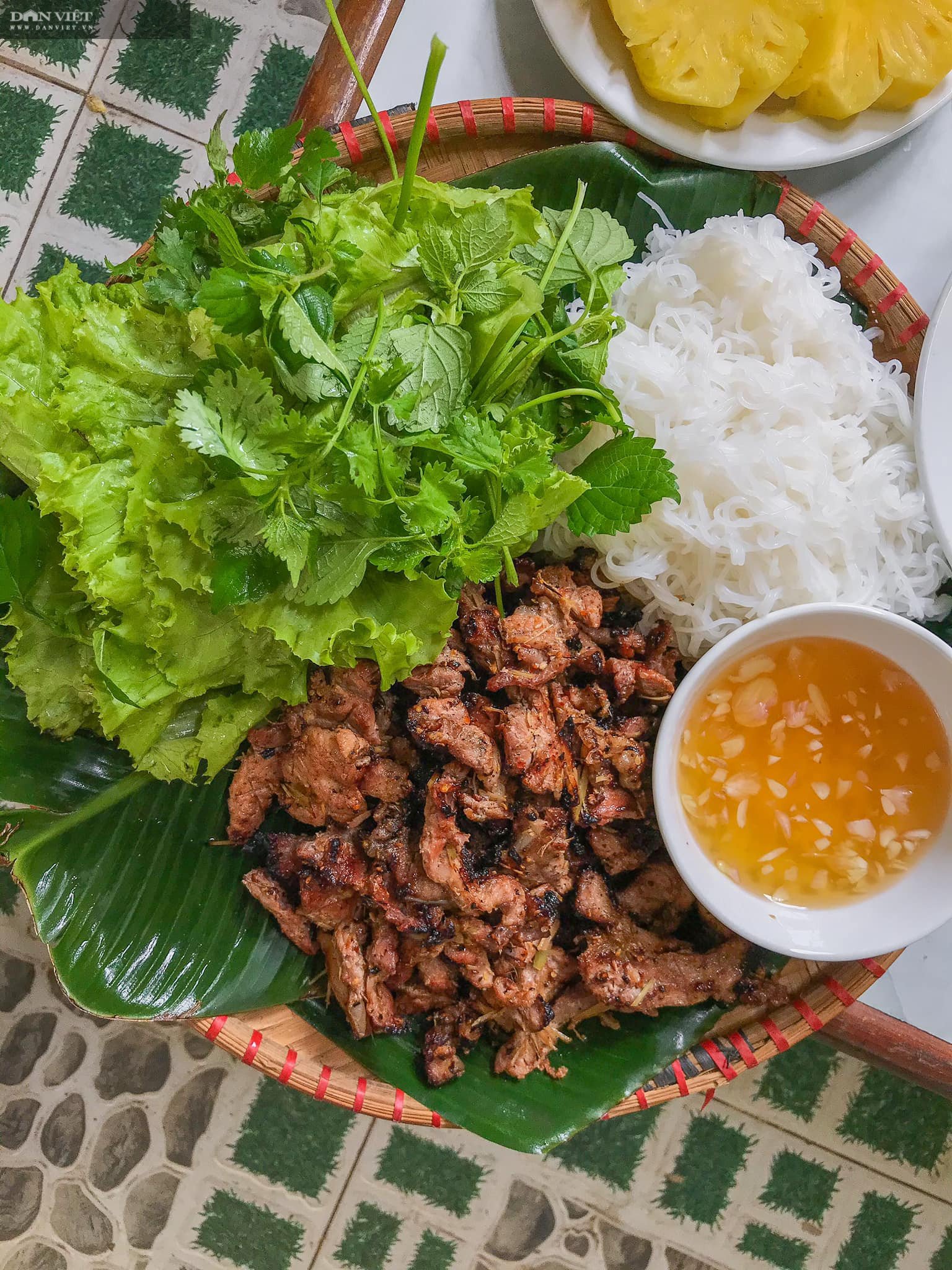 Bát nước chấm chua ngọt cho món thịt nướng than hoa