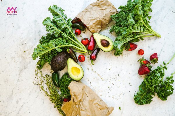 Bát salad rau củ quả tươi ngon giàu chất xơ, hỗ trợ kiểm soát 400 calo và duy trì cân nặng.