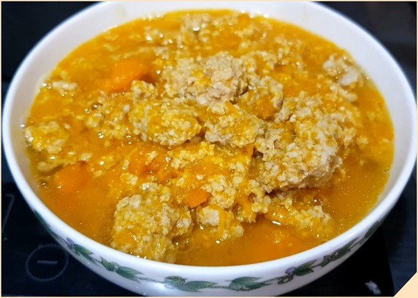 Bí đỏ kết hợp thịt heo xay là gợi ý không tồi