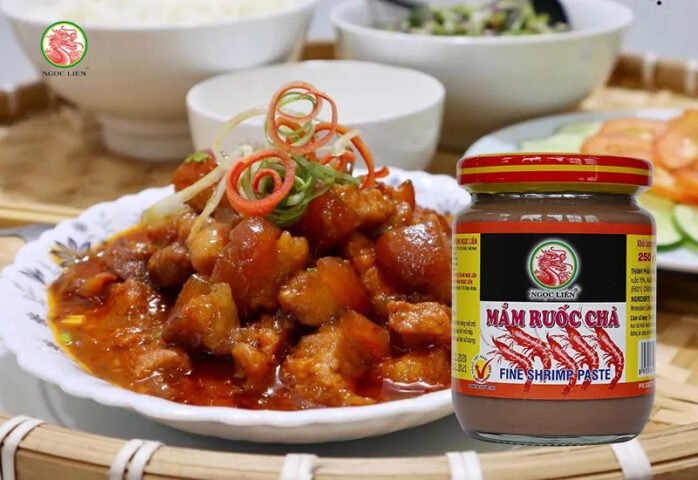 Bí quyết làm thịt kho mắm ruốc sả ớt đậm đà