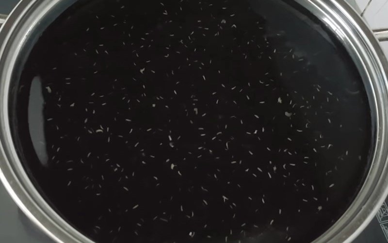 Bí quyết ngâm đỗ đen bằng nước ấm để rút ngắn thời gian nấu chè