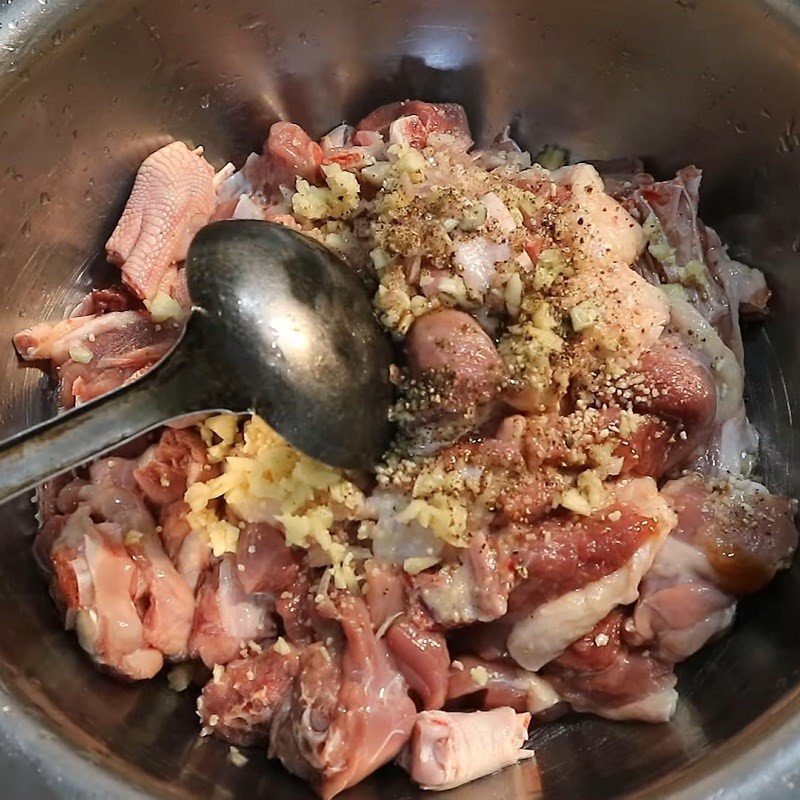 Bí quyết ướp thịt vịt thấm đẫm gia vị cho món vịt hầm bia