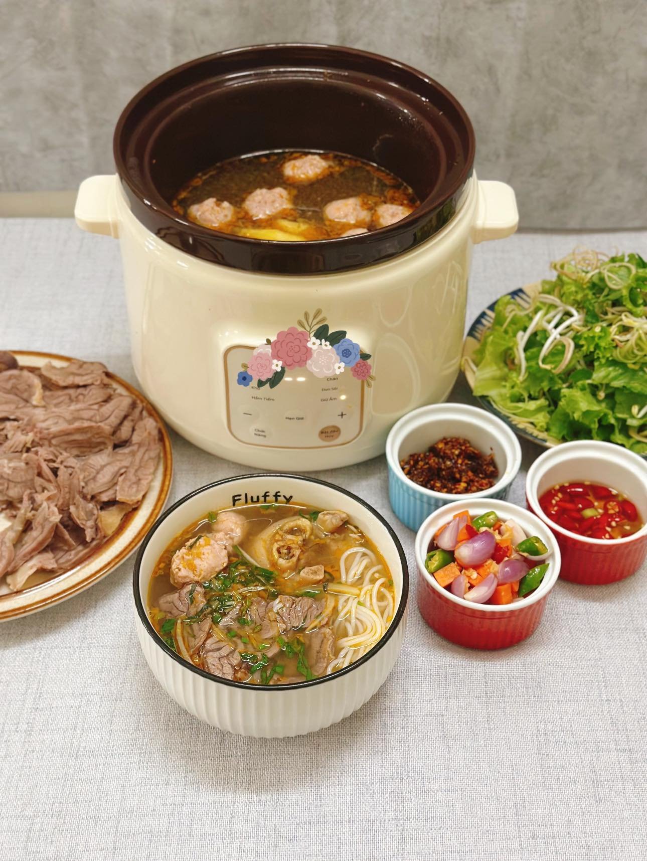 Cách nấu bún bò Huế chuẩn vị đậm đà thơm ngon tại nhà 2 Chuẩn bị nguyên liệu theo công thức Vành Khuyên