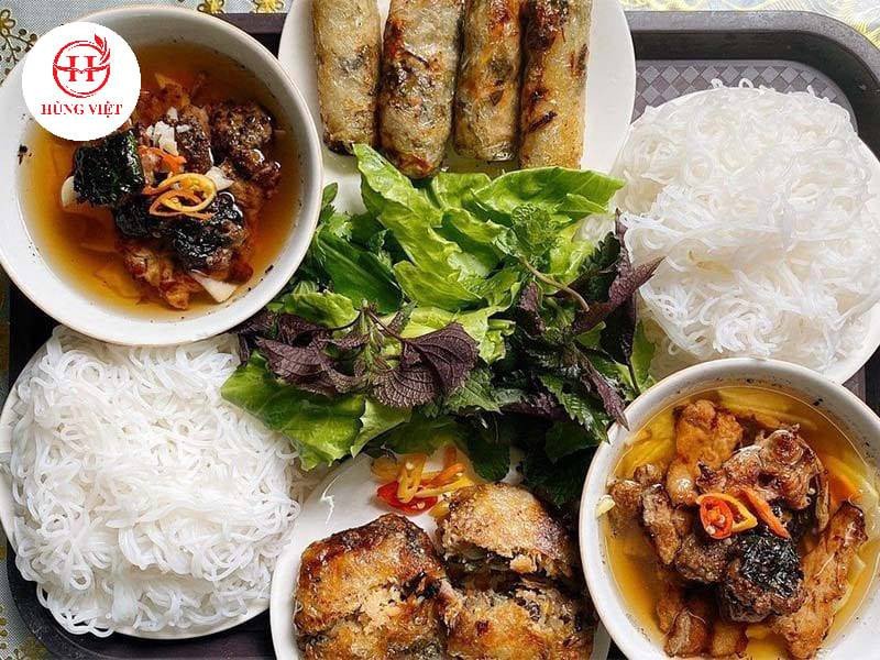 Bún chả với thịt xiên nướng