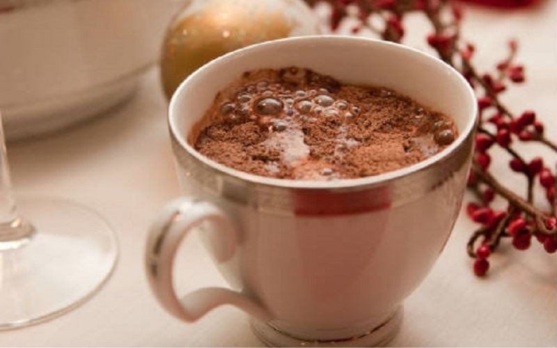 Ca cao giúp thúc đẩy hàm lượng serotonin trong não - đây là một chất được biết đến như chất làm não 