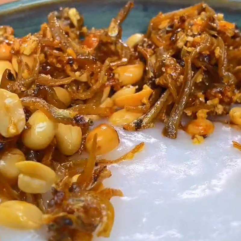 Cá cơm rim mắm tỏi thơm ngon đã hoàn thành