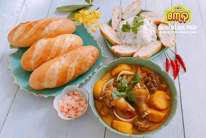 cà ri gà bánh mì