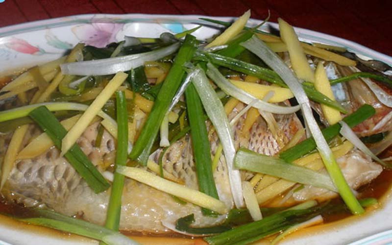 Cá tai tượng hấp hành thanh đạm