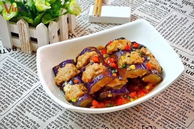 Cà tím nhồi thịt sốt chua ngọt đầy màu sắc hấp dẫn với thịt băm