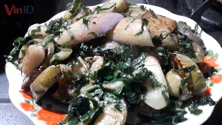 Cà tím xào tỏi lá tía tô với thịt ba chỉ, đơn giản mà ngon miệng