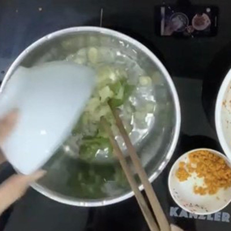 Các bước làm món ếch om chuối đậu