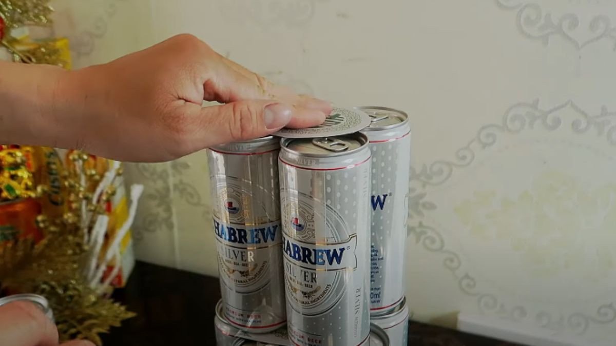 Các bước làm tháp bia từ lon nước ngọt