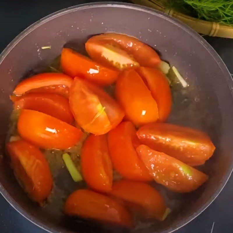 Các bước xào cà chua cho món canh riêu cua