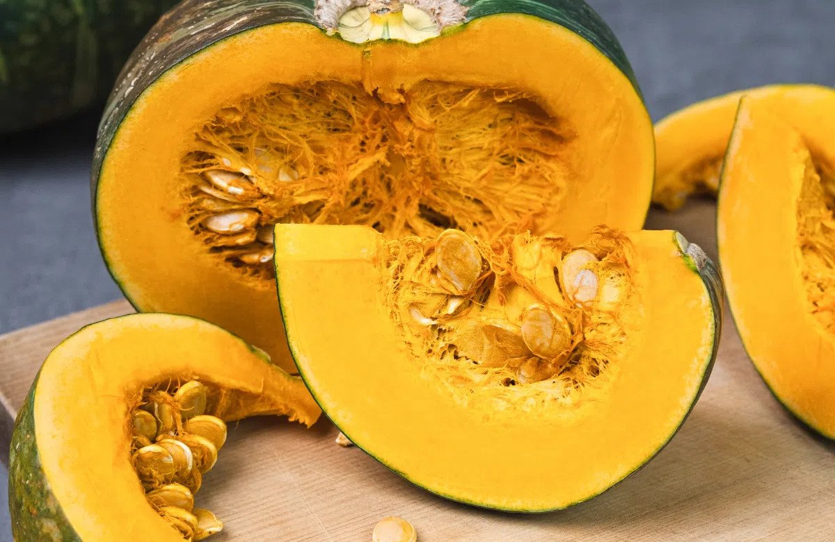 Các dưỡng chất và calo trong bí đỏ giúp hỗ trợ giảm cân