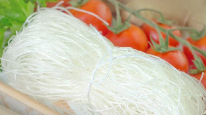 Các loại miến xào thông dụng với màu sắc và hình dạng đa dạng