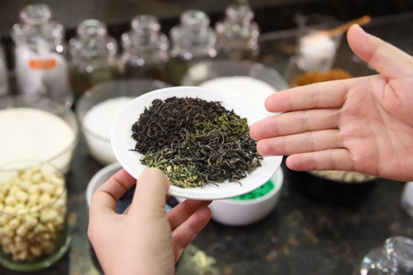 Các loại trà khác nhau để pha trà sữa