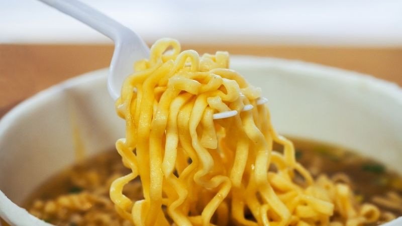 Các lưu ý quan trọng để thưởng thức mì ăn liền một cách lành mạnh