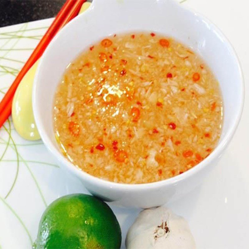 Các nguyên liệu để pha nước chấm cho món bánh bột lọc