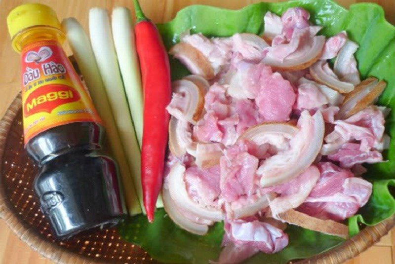 Các thành phần chính cho món thịt trâu xào sả ớt