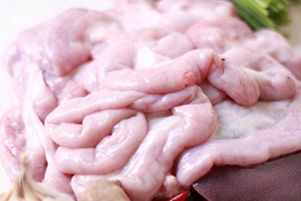 Cách chọn lòng heo tươi ngon để xào dưa giòn sần sật