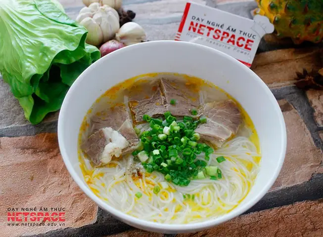 Cách Dạy Nấu Bún Bò Huế: Hướng Dẫn Chi Tiết Để Món Ngon Chuẩn Vị