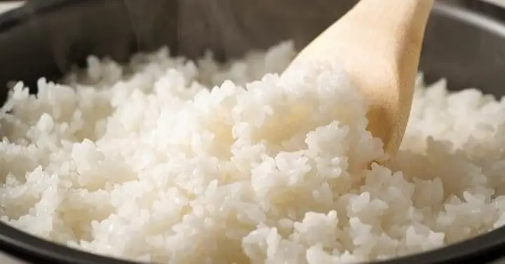 Cách Đong Gạo Nấu Cơm Chuẩn, Ngon Hạt, Không Khô Không Nhão
