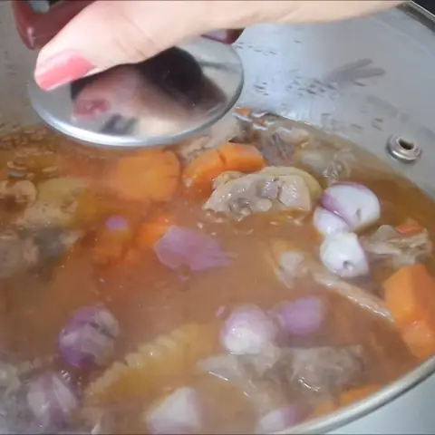 Cách Nấu Gà Với Cá Mòi Ngon Đậm Đà Chuẩn Vị Việt