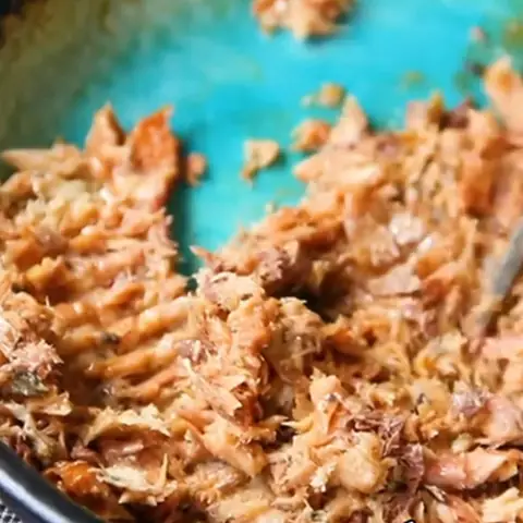 Cách Nấu Gà Với Cá Mòi Ngon Đậm Đà Chuẩn Vị Việt