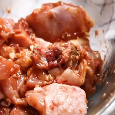 Cách Nấu Gà Với Cá Mòi Ngon Đậm Đà Chuẩn Vị Việt