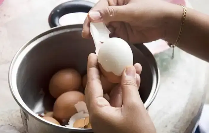 Luộc Và Bóc Trứng