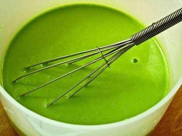 cách làm bánh tai yến - bột bánh lá dứa đã pha