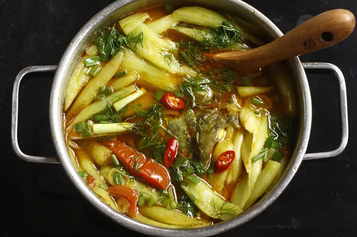 Cách làm cá chép nấu mẻ dọc mùng siêu nhanh