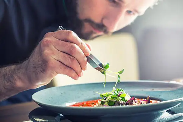 Cách làm các món ăn đẹp mắt: Hướng dẫn trang trí & bày biện